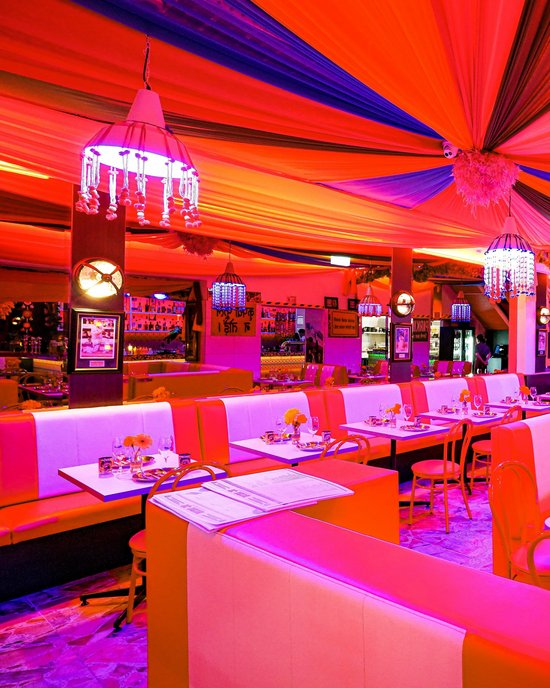 <p>
	Readers&rsquo; Dinner at Bibi Ji: Henna, Traditional Drums and Belly Dancers
</p>
