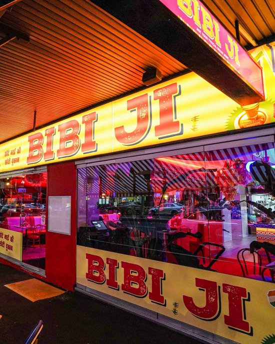 <p>
	Readers&rsquo; Dinner at Bibi Ji: Henna, Traditional Drums and Belly Dancers
</p>
